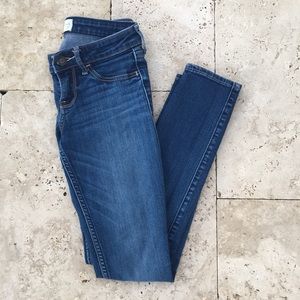 Hollister jeans (w 24) (L 27)